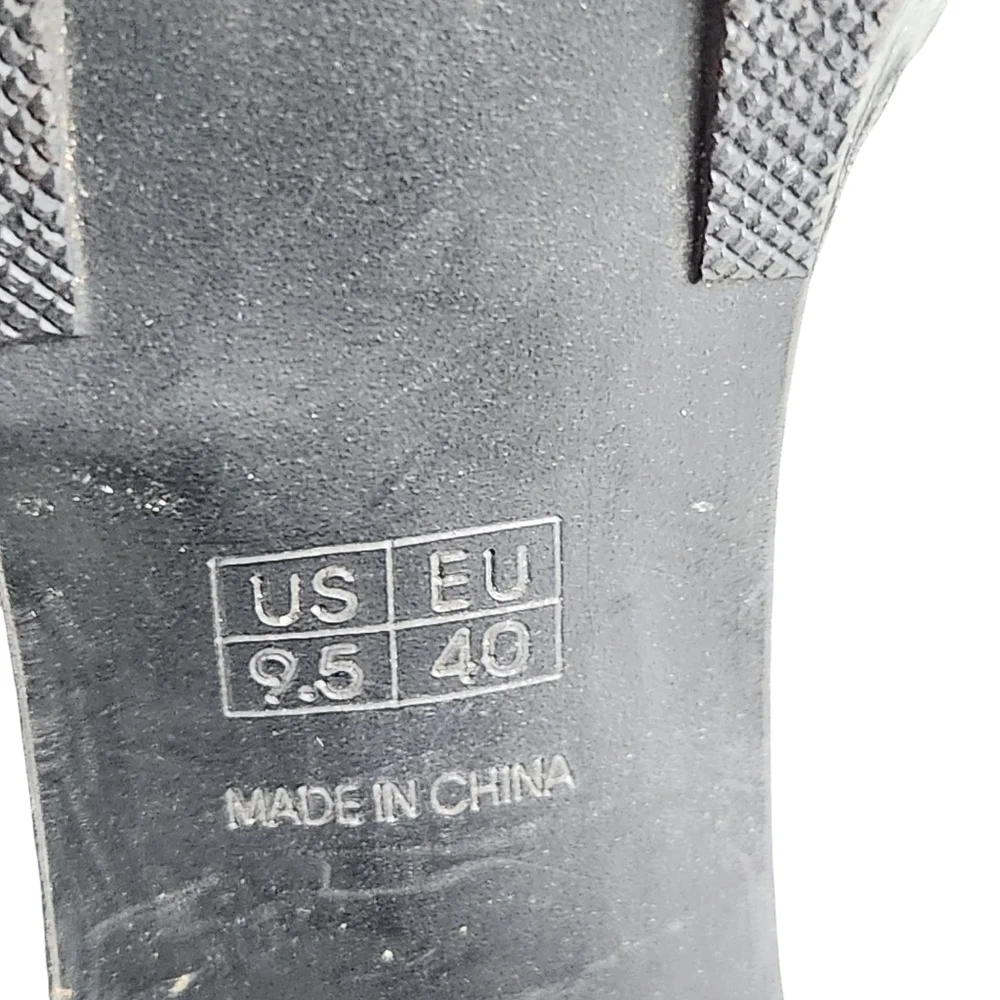 Isnom black suede